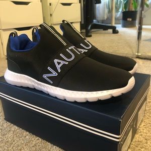 Brand new never worn Nautica boys athletic shoes size 4